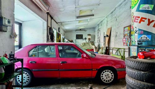 Bil-i-garage